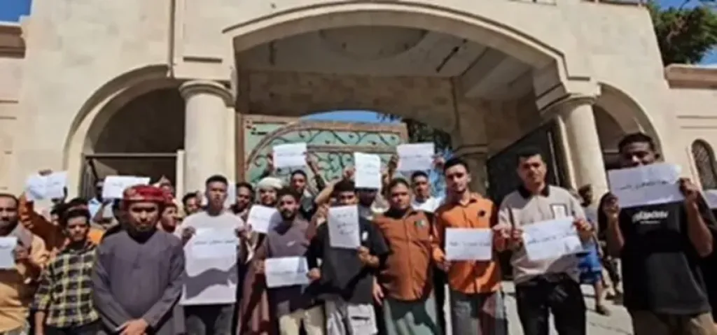 تصعيد في حضرموت.. وقفة احتجاجية لمتعاقدي المحاكم والنيابات تلوّح بالإضراب الشامل